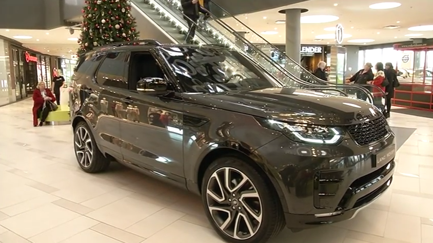 ROOLI VÕIM! Uus Land Rover Discovery ajab juba vaadates adrenaliini lakke